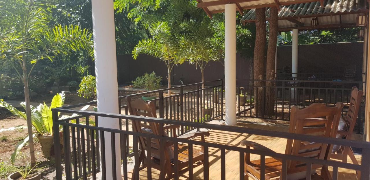Max Safari Villa Udawalawe Eksteriør billede