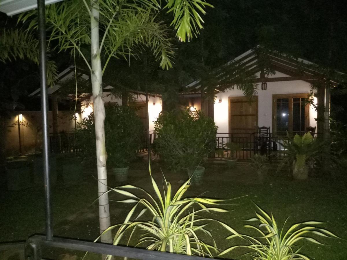 Max Safari Villa Udawalawe Eksteriør billede