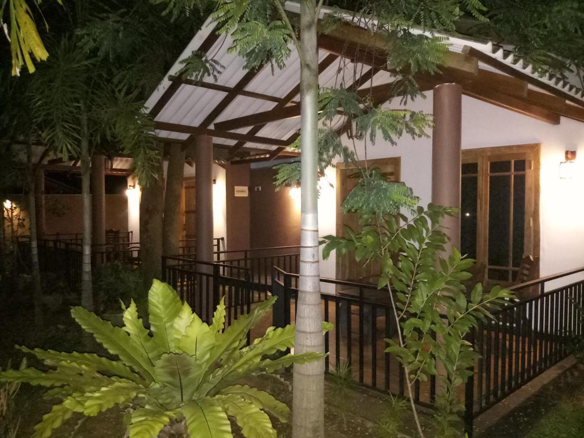 Max Safari Villa Udawalawe Eksteriør billede