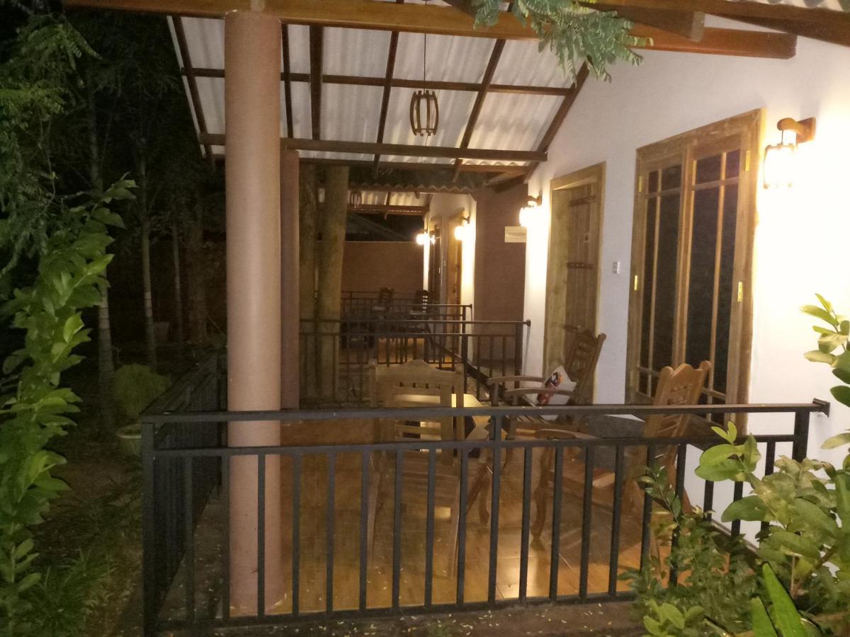 Max Safari Villa Udawalawe Eksteriør billede